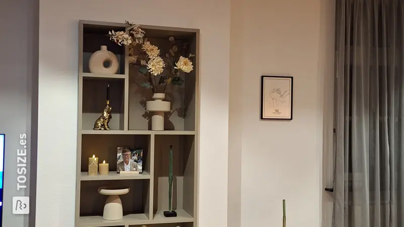 Elegante proyecto de armario empotrado en el salón, por Marieke