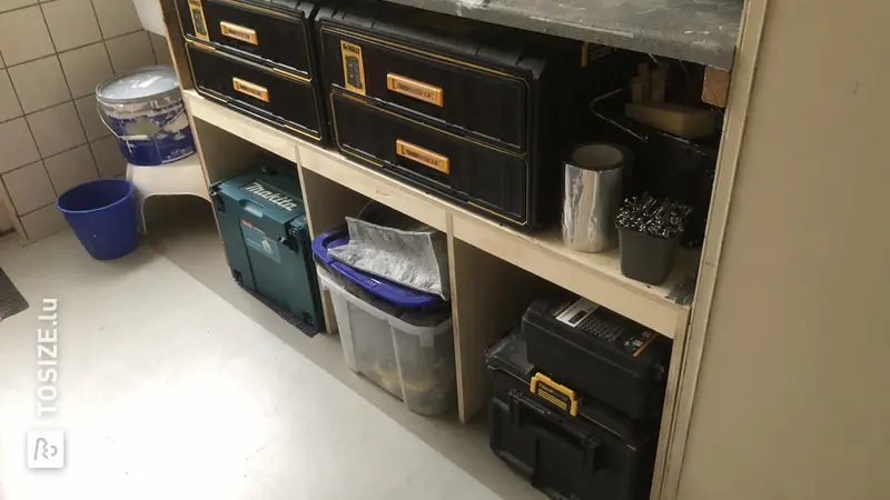 Meuble bas pour buanderie avec fonction établi, par Maurits