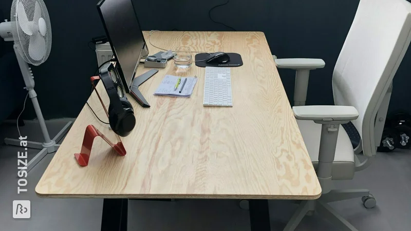 Großer industrieller Schreibtisch aus polnischem Kiefernsperrholz, von Yolanda