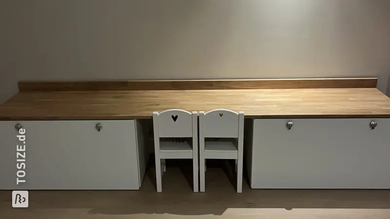 Kinderschreibtisch und Spielecke mit IKEA Smastad, von Sofie