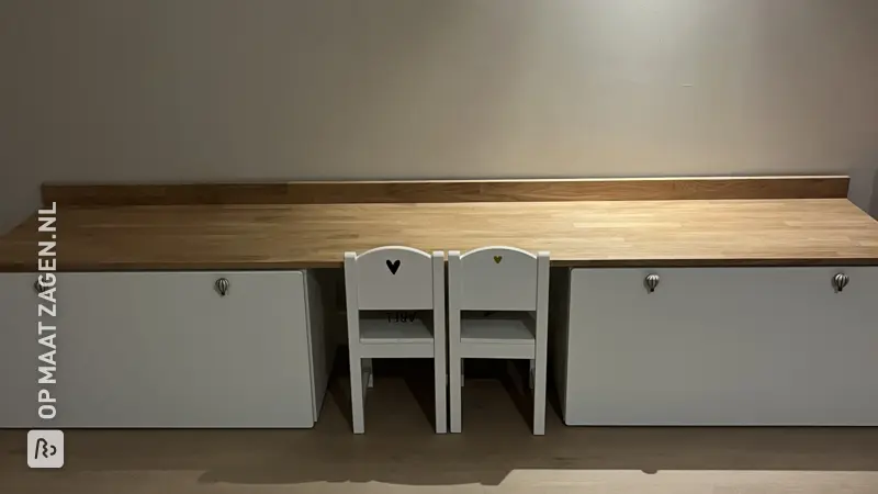 Kinderbureau en Speelhoek met IKEA Smastad, door Sofie