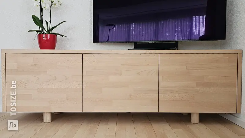DIY TV-meubel van massief beukenpanelen maken, door Jan
