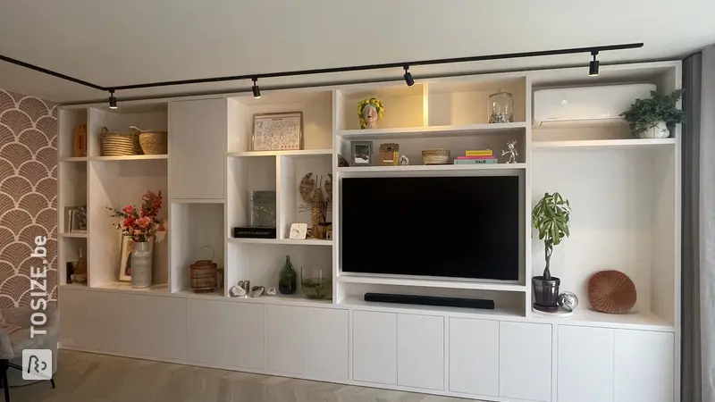 Custom-made TV shelving unit with doors, by Lars