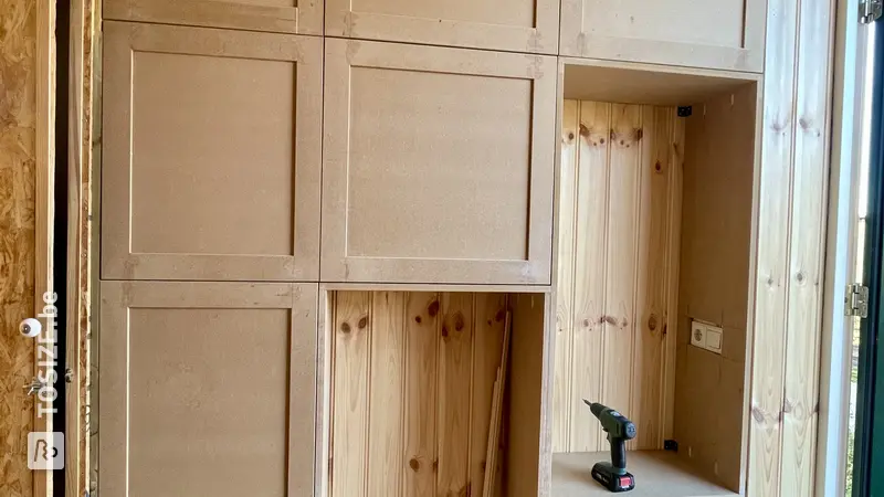 Stijlvolle Gangkast van MDF met Shaker-deurtjes, door Madelon