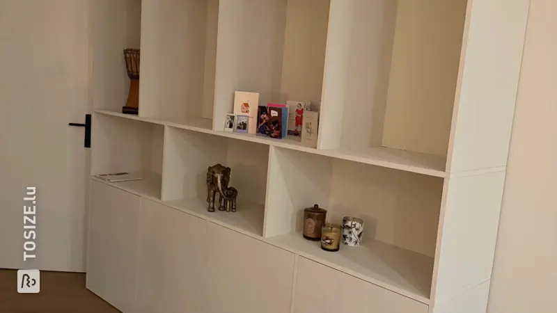Stilvoller Wohnzimmerschrank in der Farbe Singing Sand von Rilana