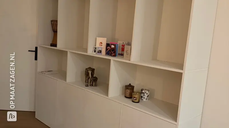 Stijlvolle Woonkamer Vakkenkast in Singing Sand, door Rilana