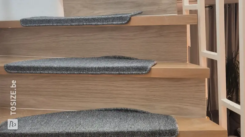 Fermeture d'un escalier ouvert pour protéger contre la poussière et les chutes, par Daniel
