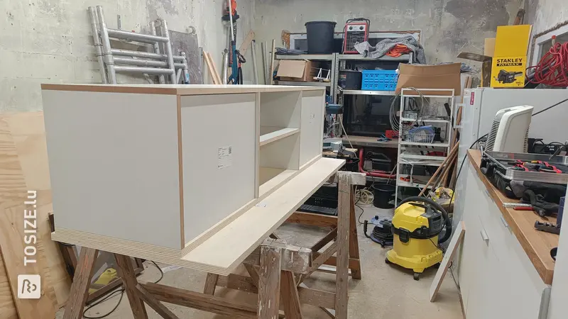 Meuble TV japonais élégant en MDF, par Dylan