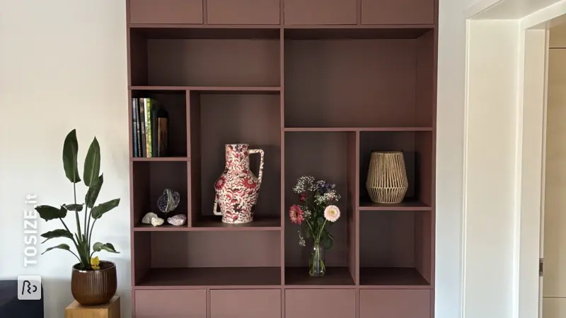 Elegante mobile per il soggiorno con soffitto alto, di Tom