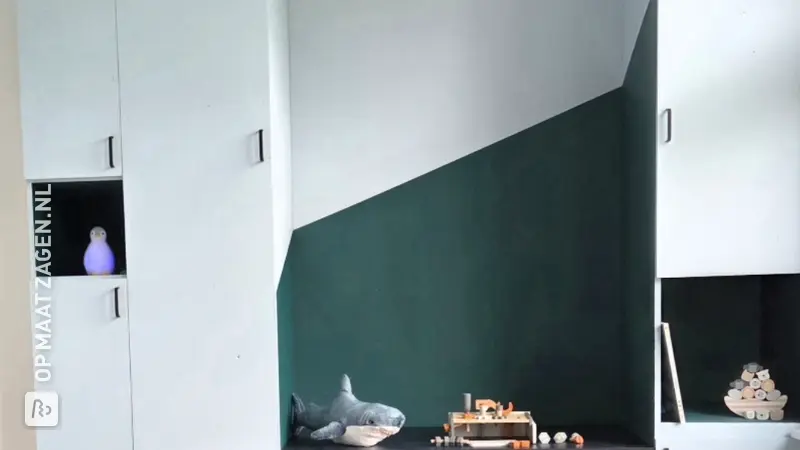 Zelfgemaakte Hoge Kast voor de Kinderkamer door Lynn