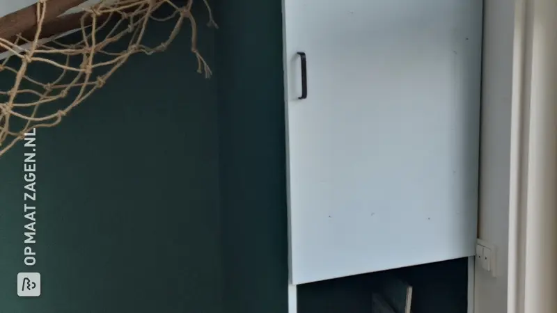 Zelfgemaakte Hoge Kast voor de Kinderkamer door Lynn