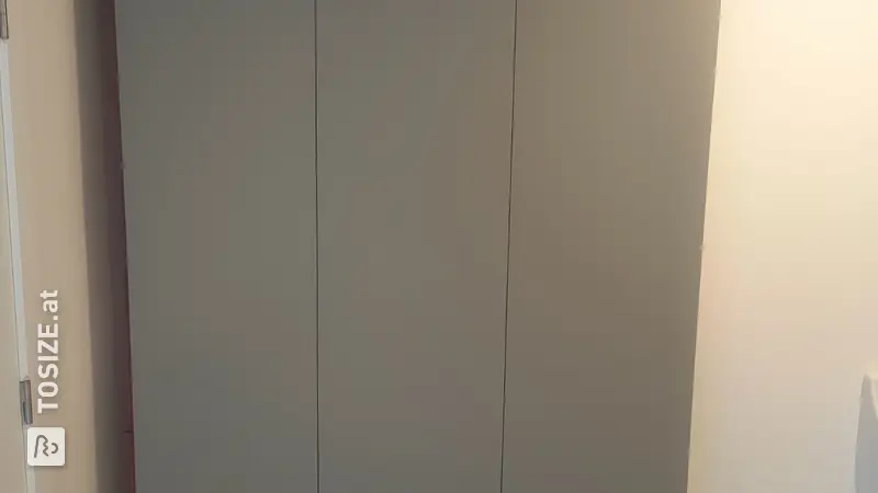 Integrierter Technikschrank aus lackiertem MDF, von Stijn