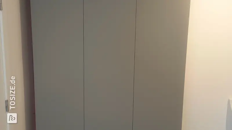 Integrierter Technikschrank aus lackiertem MDF, von Stijn