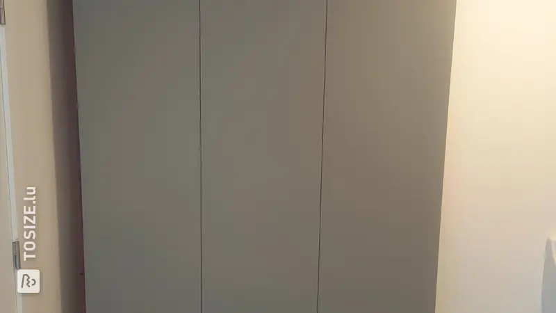 Integrierter Technikschrank aus lackiertem MDF, von Stijn
