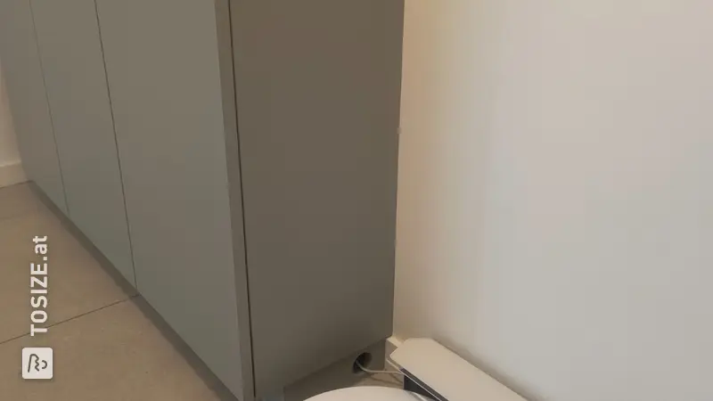 Integrierter Technikschrank aus lackiertem MDF, von Stijn