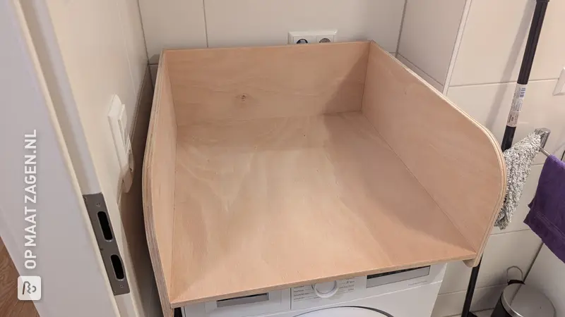 Praktisch aankleedkussen voor de wasmachine, door Robert