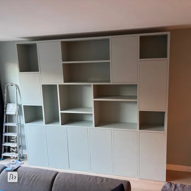 Light compartment cabinet with open compartments and doors