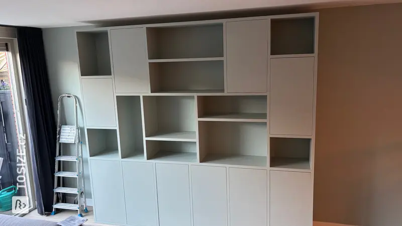 Making a large wall cabinet: the compartment cabinet, by Jan