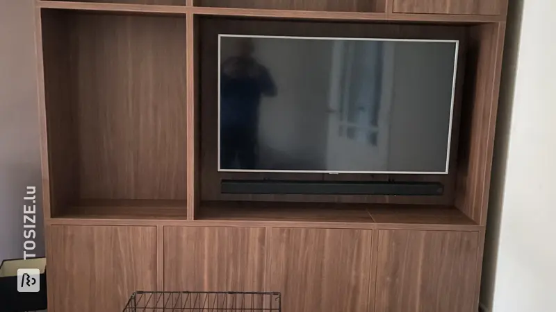 Stilvoller TV-Schrank fürs Wohnzimmer, von Richard