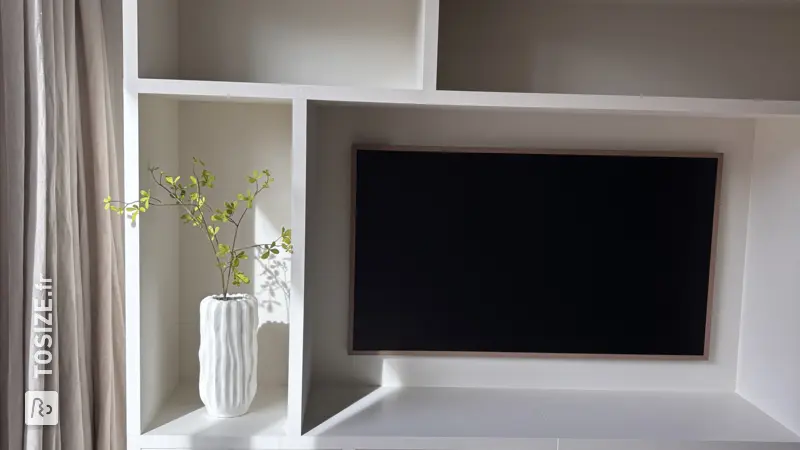 Stylish TV unit and shelving unit in cream, by Lisanne