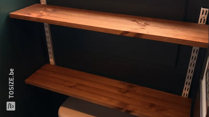 Étagères en bois teinté magnifiques à faire soi-même, par Derek