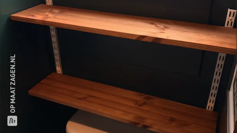 Mooie, gebeitste houten planken, zelf te maken door Derek