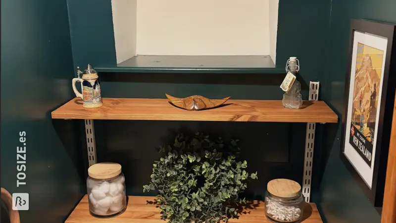 Hermosos estantes de madera teñida, proyecto de bricolaje por Derek