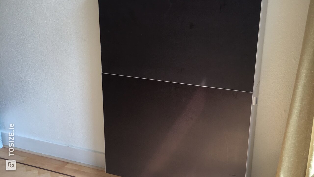 Handy compact folding computer desk of MDF and Betonplex, by Rob