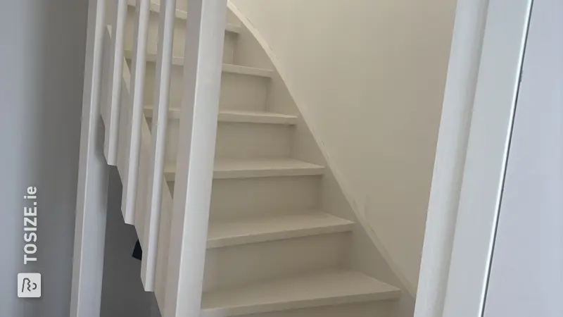 Closing off an open staircase with risers, by Jules