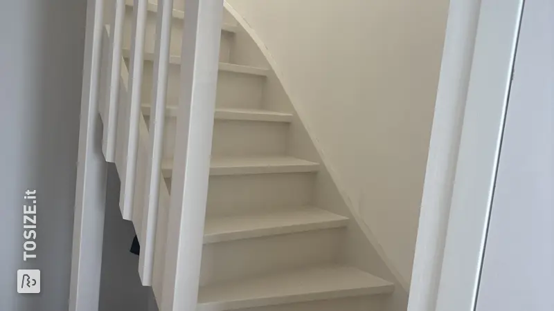 Closing off an open staircase with risers, by Jules