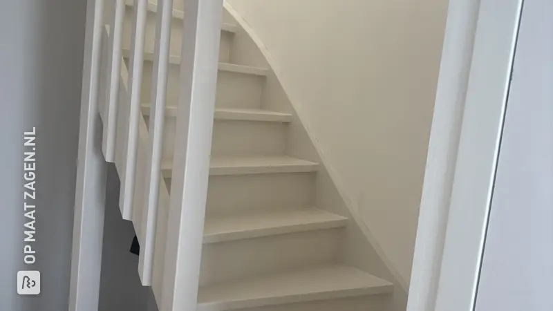 Closing off an open staircase with risers, by Jules