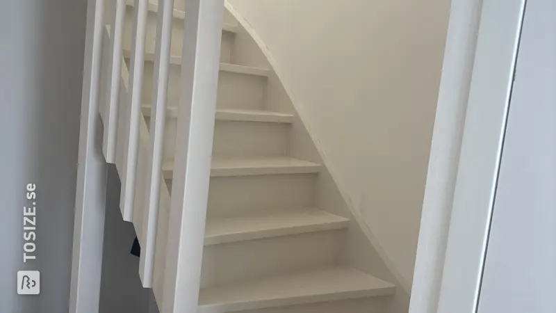 Closing off an open staircase with risers, by Jules
