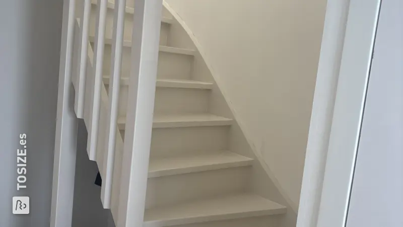 Cerrando una escalera abierta con contrahuellas, por Jules
