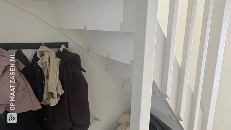 Closing off an open staircase with risers, by Jules