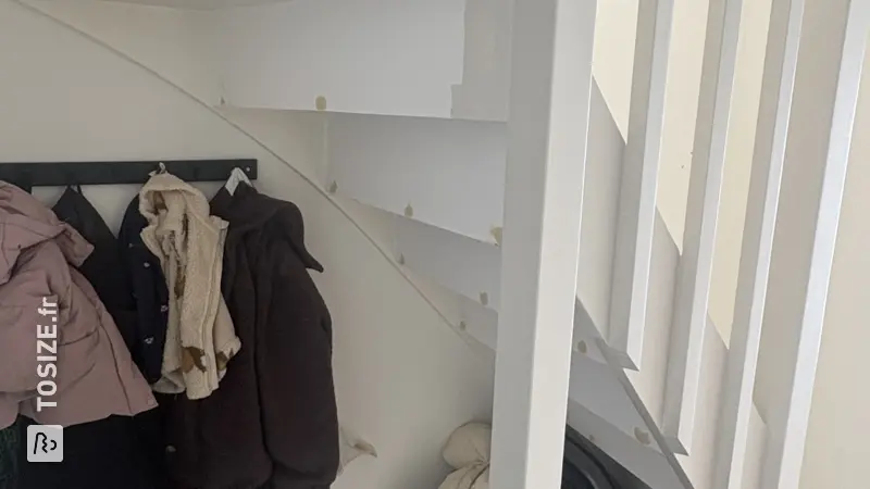 Fermeture d'un escalier ouvert par des contremarches, par Jules