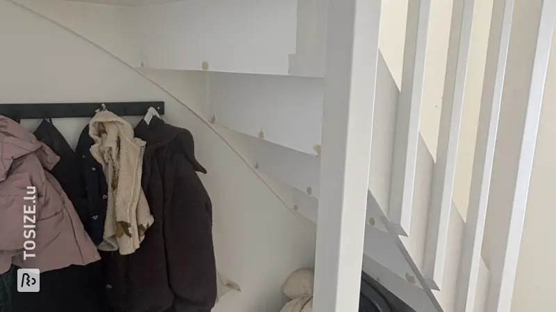 Fermeture d'un escalier ouvert par des contremarches, par Jules