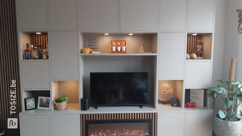 Grand meuble mural avec cheminée, par Annet