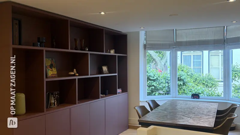 Op maat gemaakte wandkast, door Wies