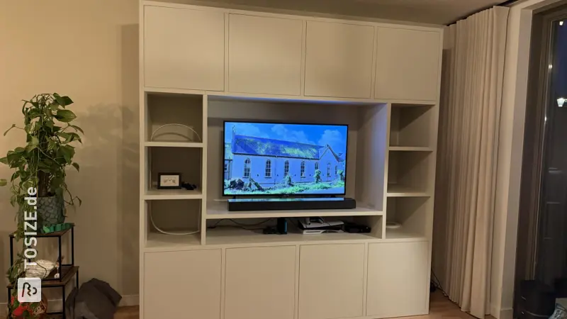 Stilvoller TV-Schrank in Beige von Natasja