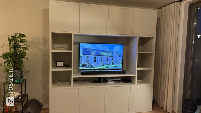 Stilvoller TV-Schrank in Beige von Natasja