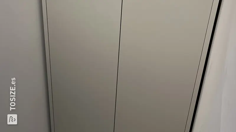 Elegant Grey Shoe Cabinet in the Hallway, by Carolien