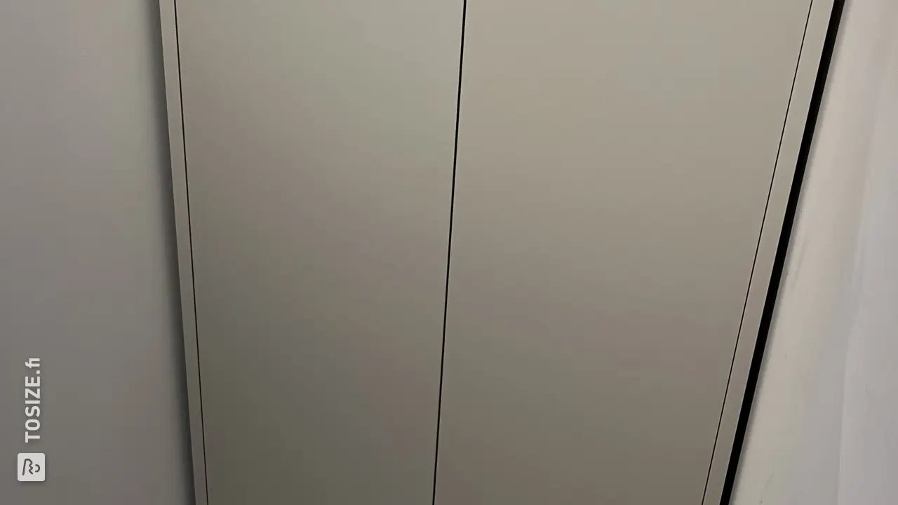 Elegant Grey Shoe Cabinet in the Hallway, by Carolien