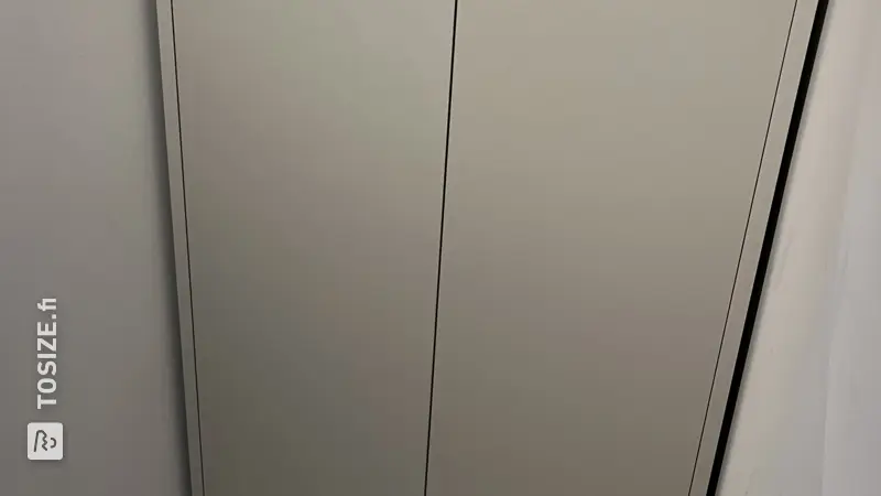 Elegant Grey Shoe Cabinet in the Hallway, by Carolien