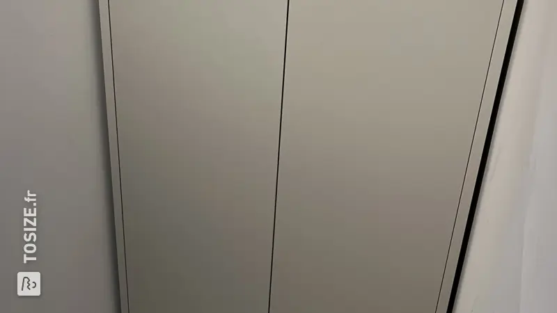 Elegant Grey Shoe Cabinet in the Hallway, by Carolien