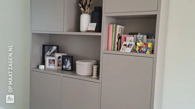 Stijlvolle Wandkast en Keukenblokje voor de Woonkamer, door Lieke