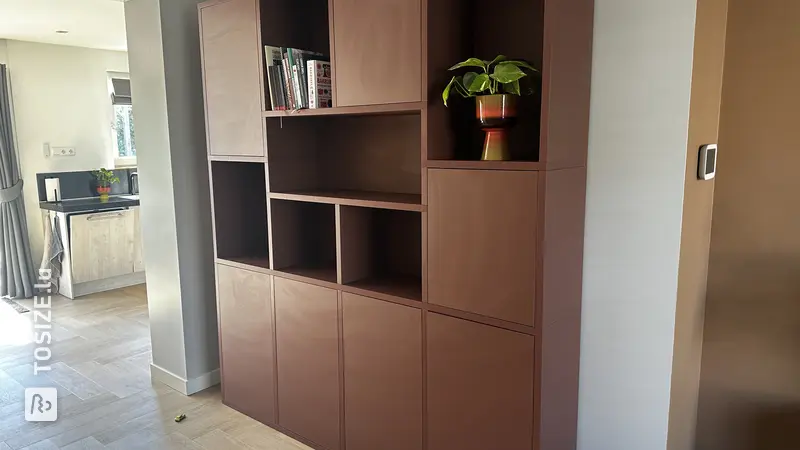 Rangement élégant pour le salon, par Pien