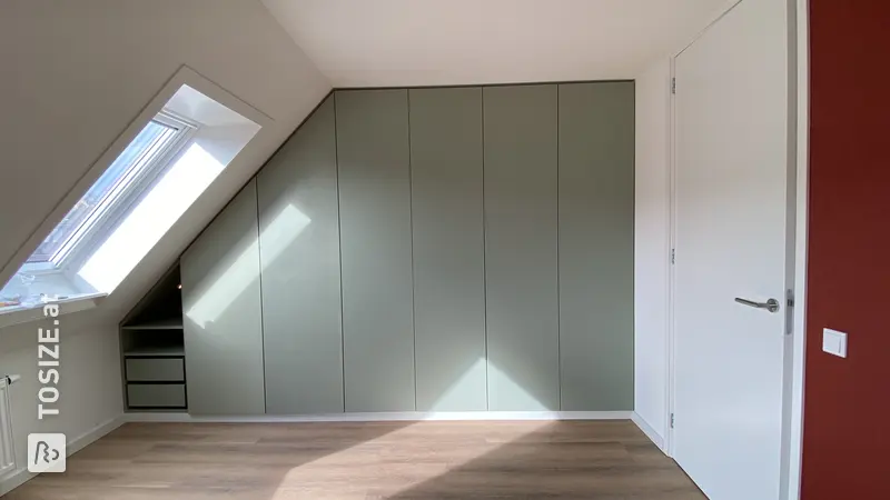 Custom-made wardrobe under a sloping roof, by Dick