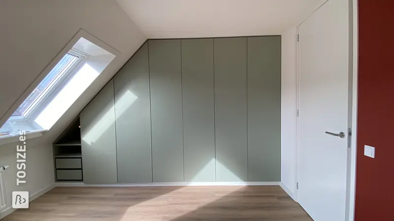 Custom-made wardrobe under a sloping roof, by Dick
