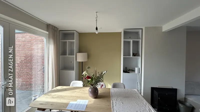 Zelfgemaakte Boekenkast voor de Woonkamer, door R