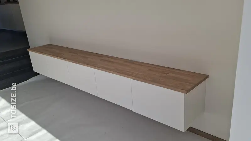 Création d'un élégant plan de travail en chêne pour les meubles Ikea Besta, par Olivier